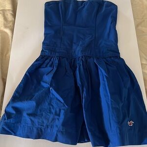 Hollister mini tube dress small
structured/fitted bodice with boning on sides